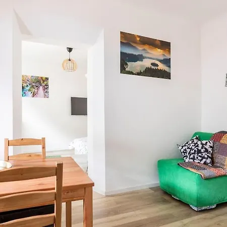 & Spacious Two Minutes From 公寓 *